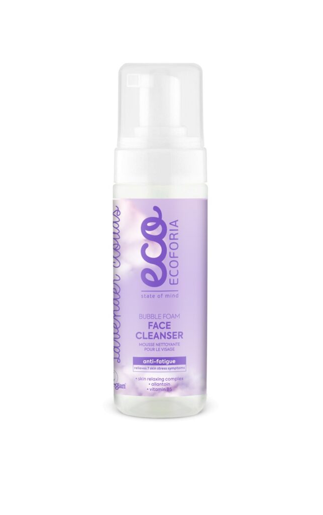 Espuma limpiadora facial Ecoforia Lavender Clouds 150 ml, bote color lavanda, textura espumosa suave para limpiar piel